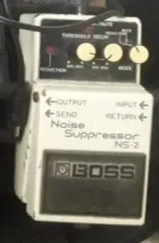Baixei!!! Aproveite!!! Pedal Boss Noise Supressor.