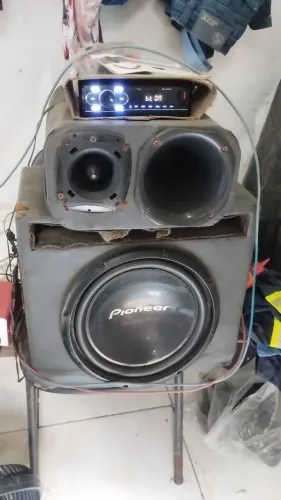 Som completo potente, com módulo 1.600 wats