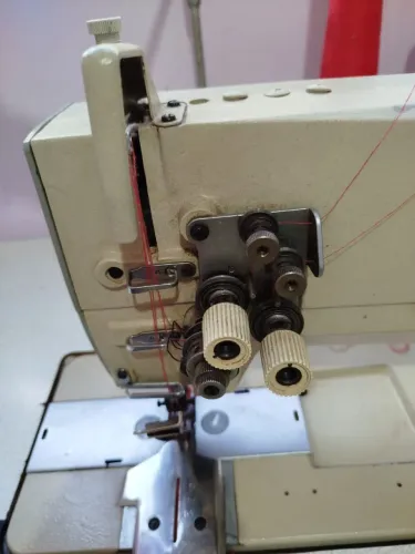 Máquina de costura Prespontadeira