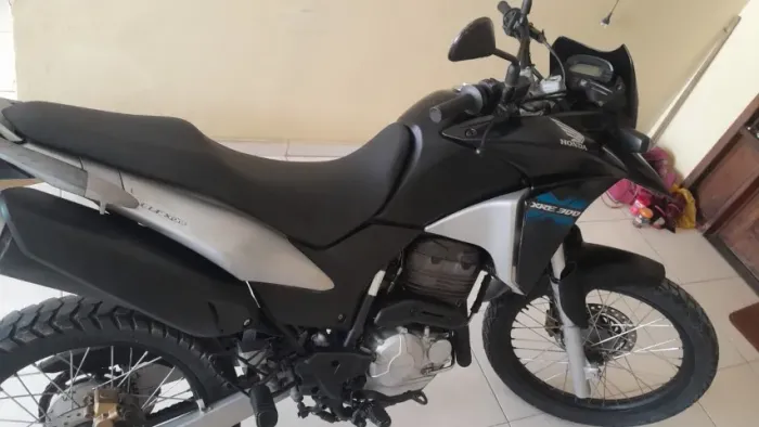 Honda XRE 300cc 2015 conservada .