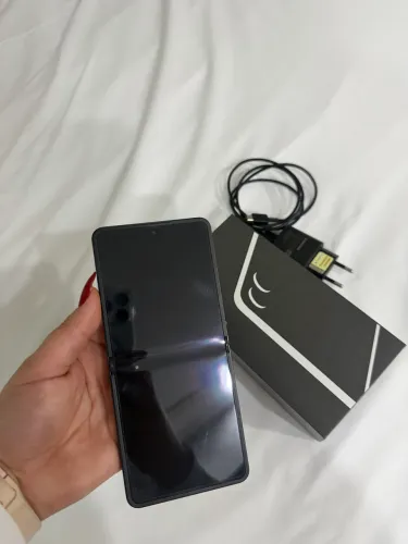 Vendo Samsung Galaxy Z Flip7 - Sem Detalhes!!!