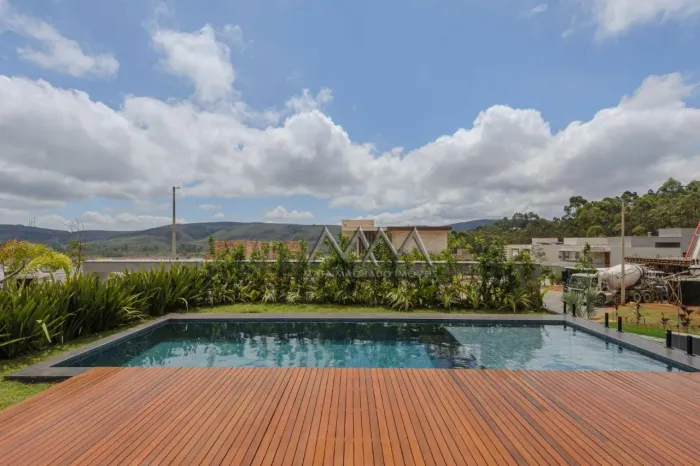 Casa à Venda no Condomínio Costa Laguna | 401 m² - 4 quartos.