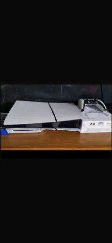 Vende-se PS5 1T. Com 1 controle