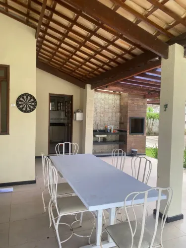 Mesa de madeira com Seis cadeiras 