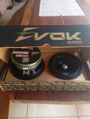 Par de evok 6" 300w RMS semi novo, lei