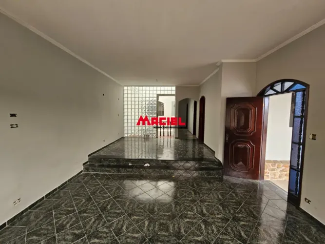 EXCELENTE RESIDENCIA - 05 DORMITÓRIOS -AMPLITUDE E COMODIDADE - TAUBATÉ