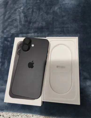 iPhone 16 black