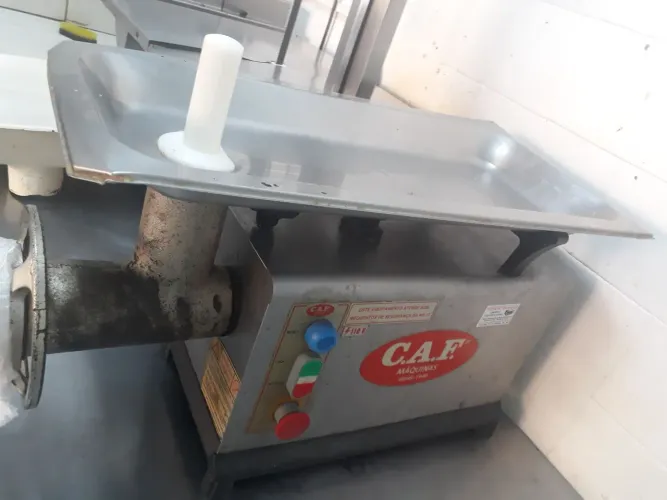 Máquina de moer carne boca 22 caf Modena