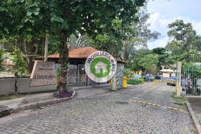 Casa em Condomínio de Luxo na Freguesia (Jacarepaguá), Rio de Janeiro - 4 quartos, 1 suíte