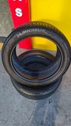 Vendo pneus aro 20 (285/40/20 R$ 1.000,00 reais os dois , pra sair hoje