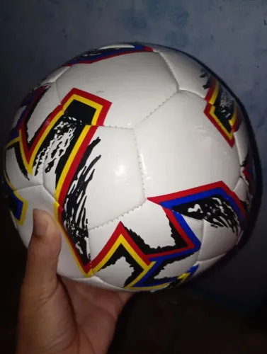 Vendo bola de futebol