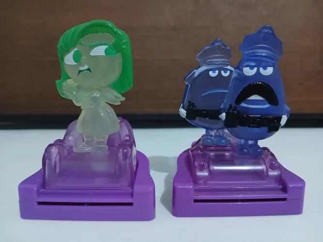 Miniaturas Divertidamente Nojinho e Guardas Frank e Dave