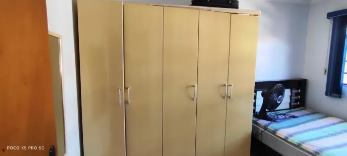 Vendo 2 guarda roupas