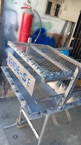 Churrasqueira nova de aluminio
