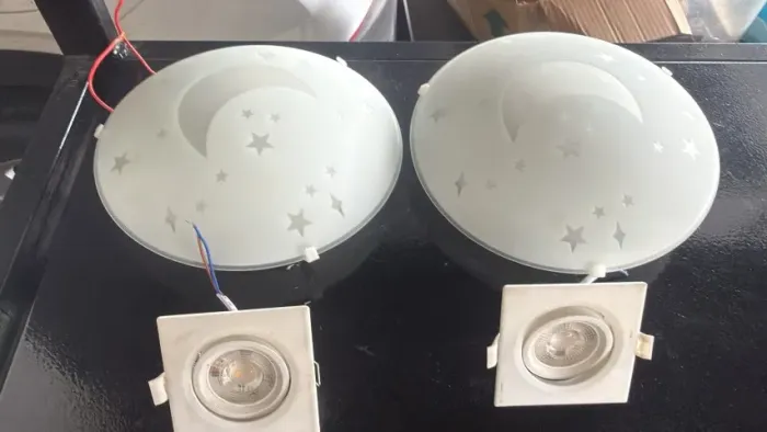 Luminaria de lua e spot de luz