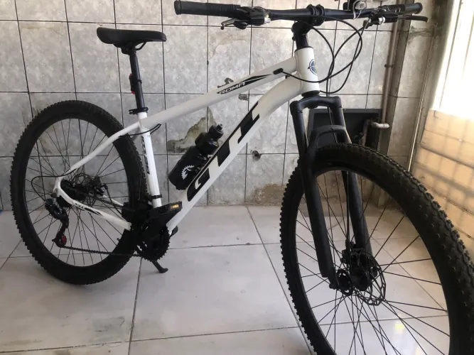 Vendo bicicleta aro 29 pouco tempo de uso