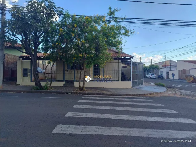 Casa residencial com edícula no Vila Ipiranga, em frente a Escolinha do Joãozinho e Maria,