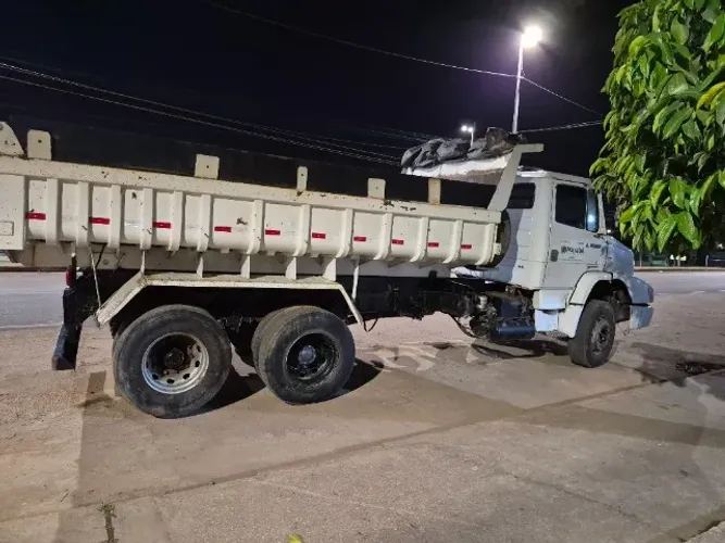 Caminhão Mercedes benz 1620 caçamba