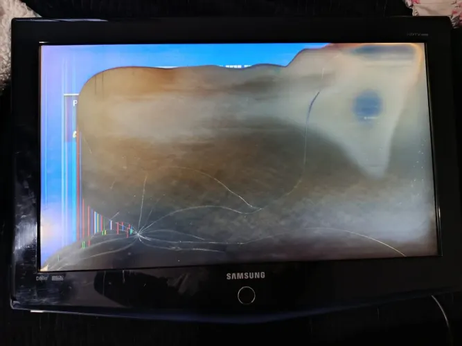 TV para retirada de peças