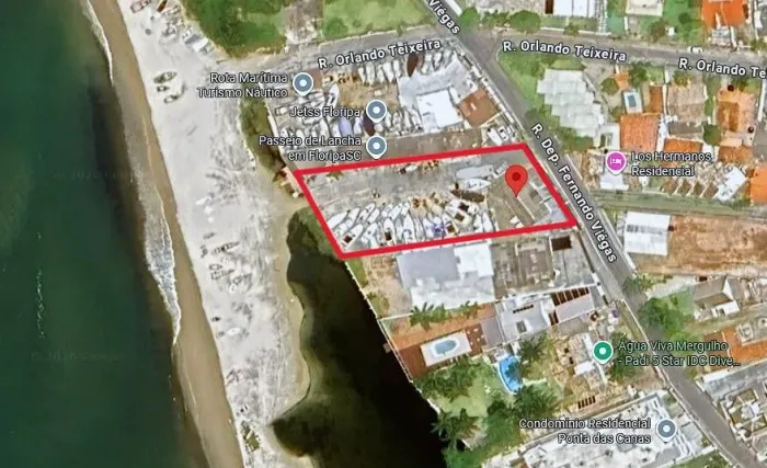 Terreno Frente Mar com 2.800 m² à venda na Praia de Ponta das Canas, em Florianópolis.