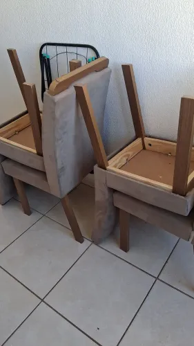vendo essas 4 cadeiras em perfeito estado de conservação