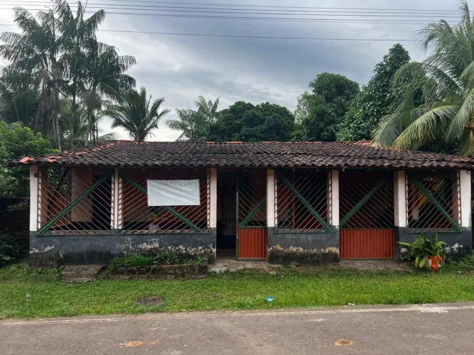 Pra venda ótima casa espaçosa