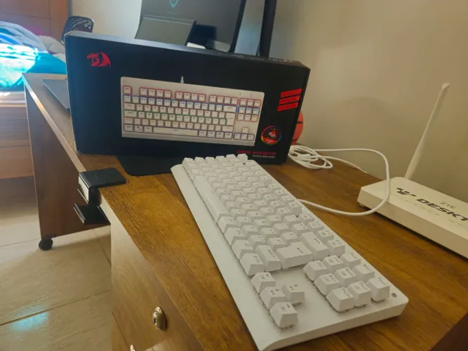 Teclado Mecânico Gamer Redragon Dyaus Avenger Branco - Muito Novo