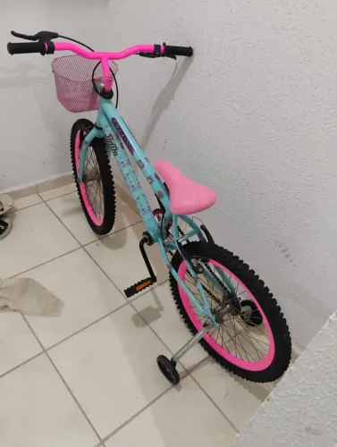 Bicicleta infantil semi nova