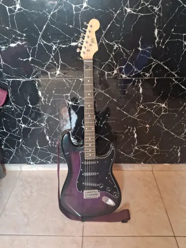 Guitarra roxa 
