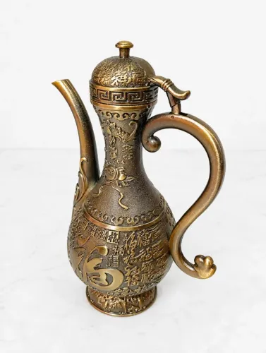Jarra para vinho oriental retrô