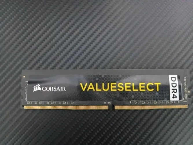 Memoria Corsair Value Select 8GB (1x8) DDR4 2133MHz CL15 Preta CMV8GX4M1A2133C15
