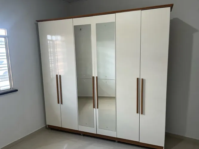 Guarda-Roupas Casal Grande 6 Portas com Espelho - Branco/Amadeirado