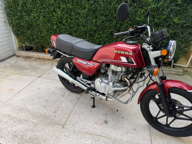 Honda CB400 1982 impecável vermelha
