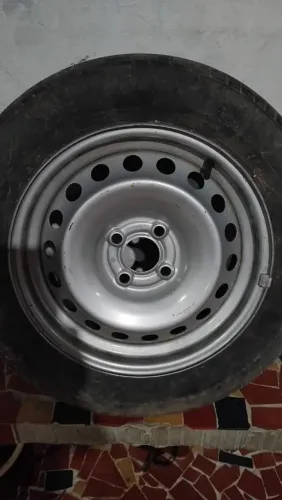 Roda Renault Aro 15 Original (Estado de Nova) - R$ 200