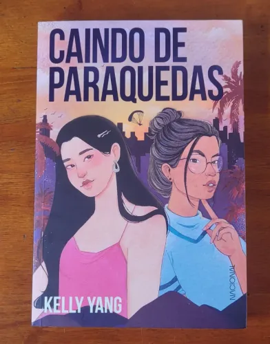 Livro Caindo De Paraquedas - Kelly Yang