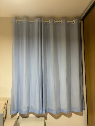 Cortina azul com backout 