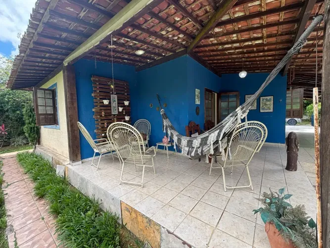 VENDE-SE CASA EM CONDOMÍNIO KM 12, rua pavimentada e segurança!