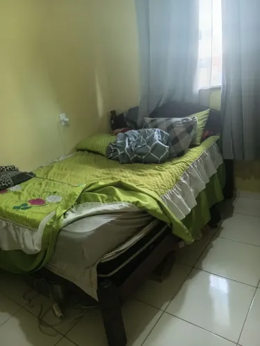 Vende uma geladeira e uma cama