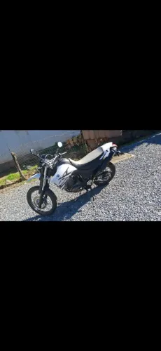 Vendo linda xt mosca branca