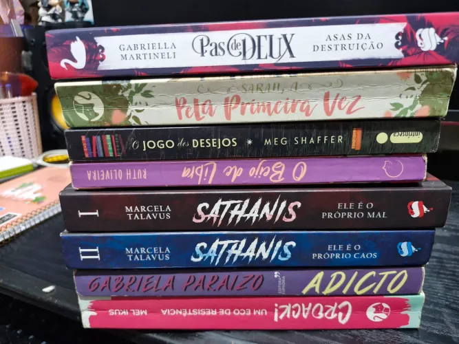Lote com 7 livros