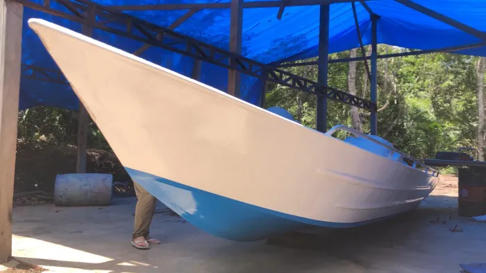 Casco de lancha zero