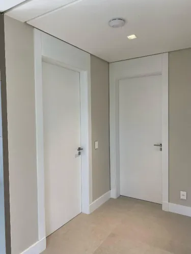 Qual a diferença entre Porta sólida e Semi sólida! Fale com a Phanda Portas