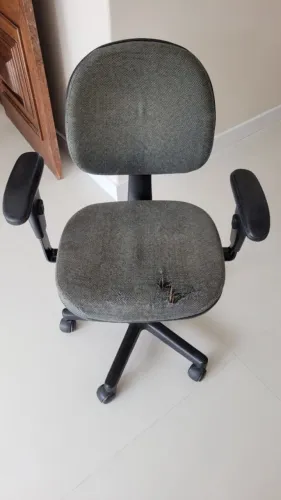 Cadeira giratória de escritório simples