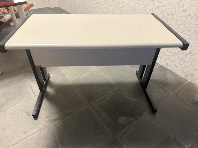 Mesa Home Office / Estudo - ÓTIMO ESTADO