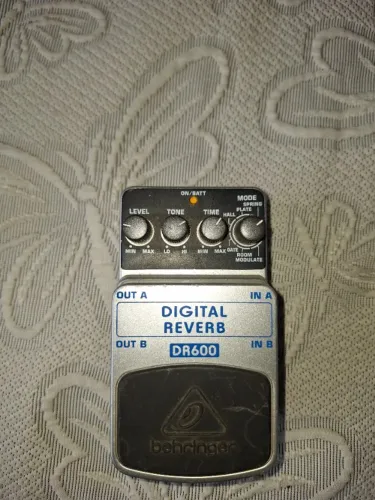 Pedal Guitarra Digital Reverb Dr600 Behringer Acompanha carregador e cabos