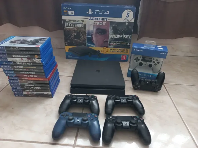 Ps4 na caixa + 6 controles + 17 jogos