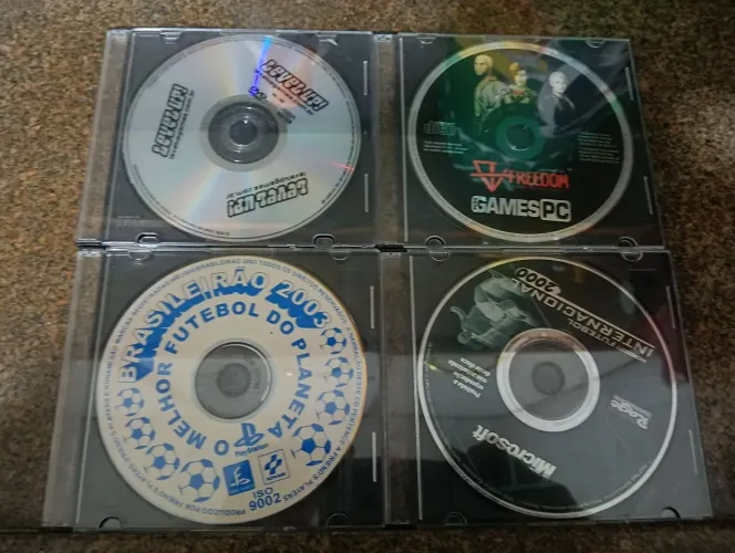 Lote de CD de jogos