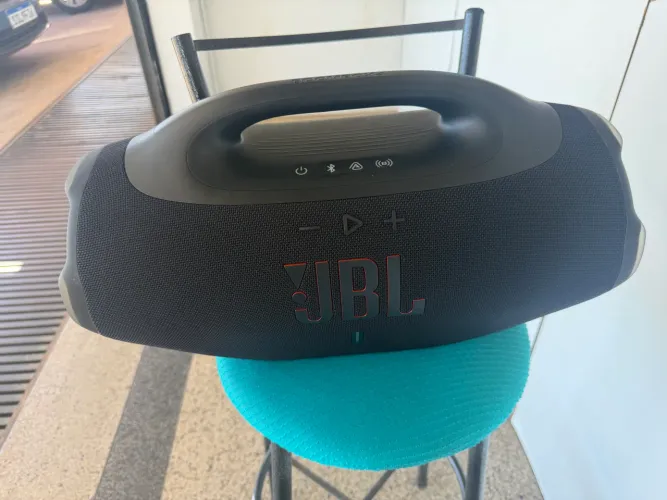 JBL boombox 4