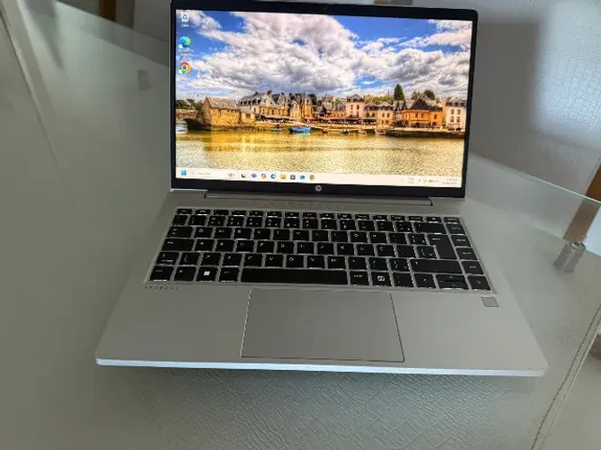 Notebook HP Pro Ultra G9 AMD Ryzen 5 5625U , 32GB RAM , 250GB SSD Leitor Biométrico Top