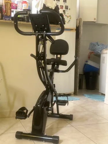 Vendo Bicicleta Ergométrica Vertical Dobrável preta